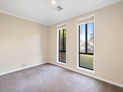 4 Steel Place, Queanbeyan West