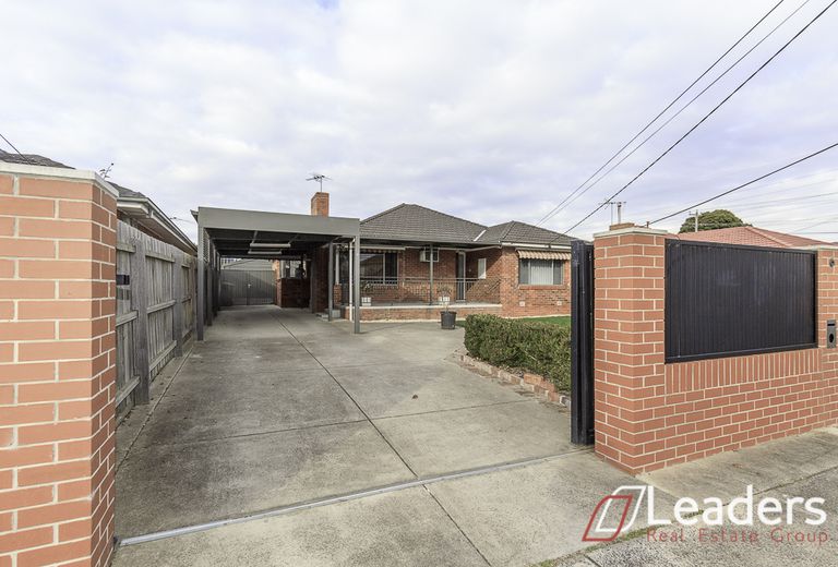 6 GLENCANNON CRESCENT, Clayton South