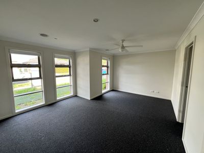 19 Canopus Crescent, Lara