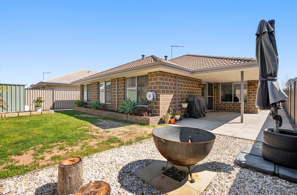 19 Calamocha Way, Piara Waters