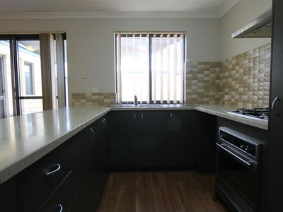 4 / 24 Windemere cres, Nollamara