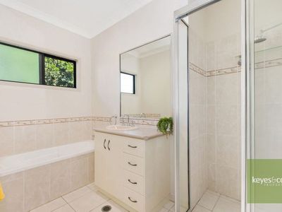9 Santiago Court, Mount Louisa