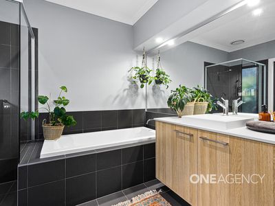 36 Honeybee Crescent, Calderwood