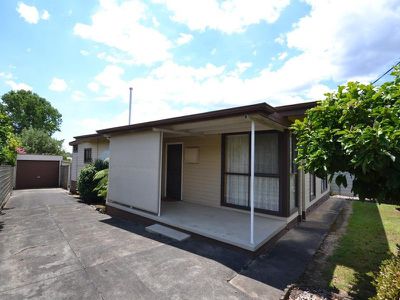 83 Lakeside Avenue , Mount Beauty