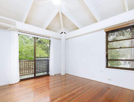 Old Tewantin, river access, shared Jetty, bushland setting! image 8