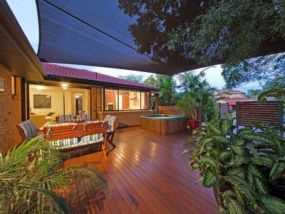 151 Meadowlands Rd, Carindale