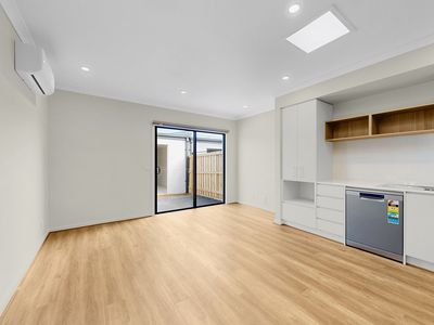 13 Sustain Street, Mambourin