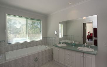 4 Whitaker Place, Beaconsfield