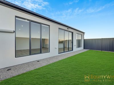 23 Marsdenia Street, Manor Lakes