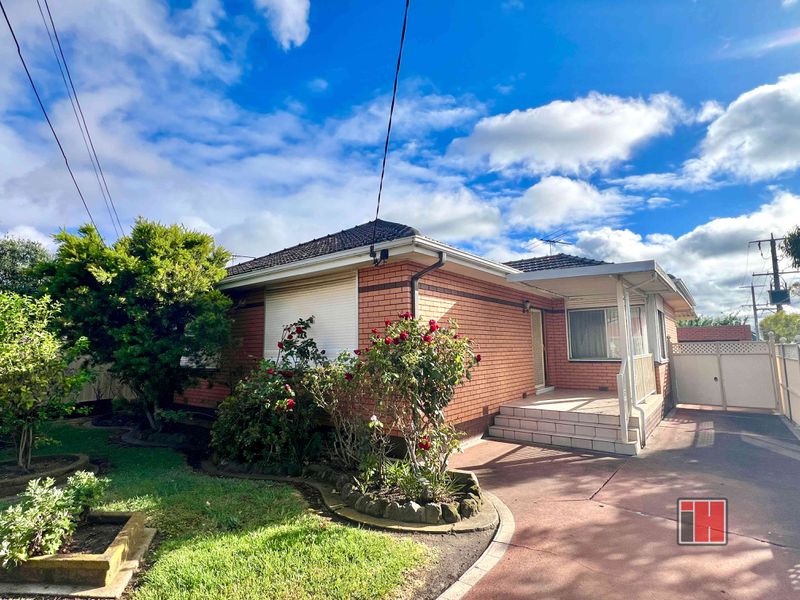 22 Lake Street, Avondale Heights
