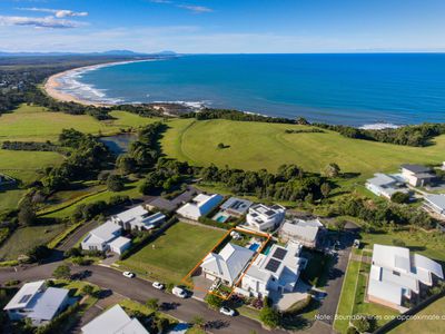 44 Cottesloe Circuit, Red Head