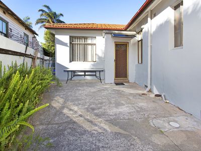 10 Sixth Avenue, Port Kembla