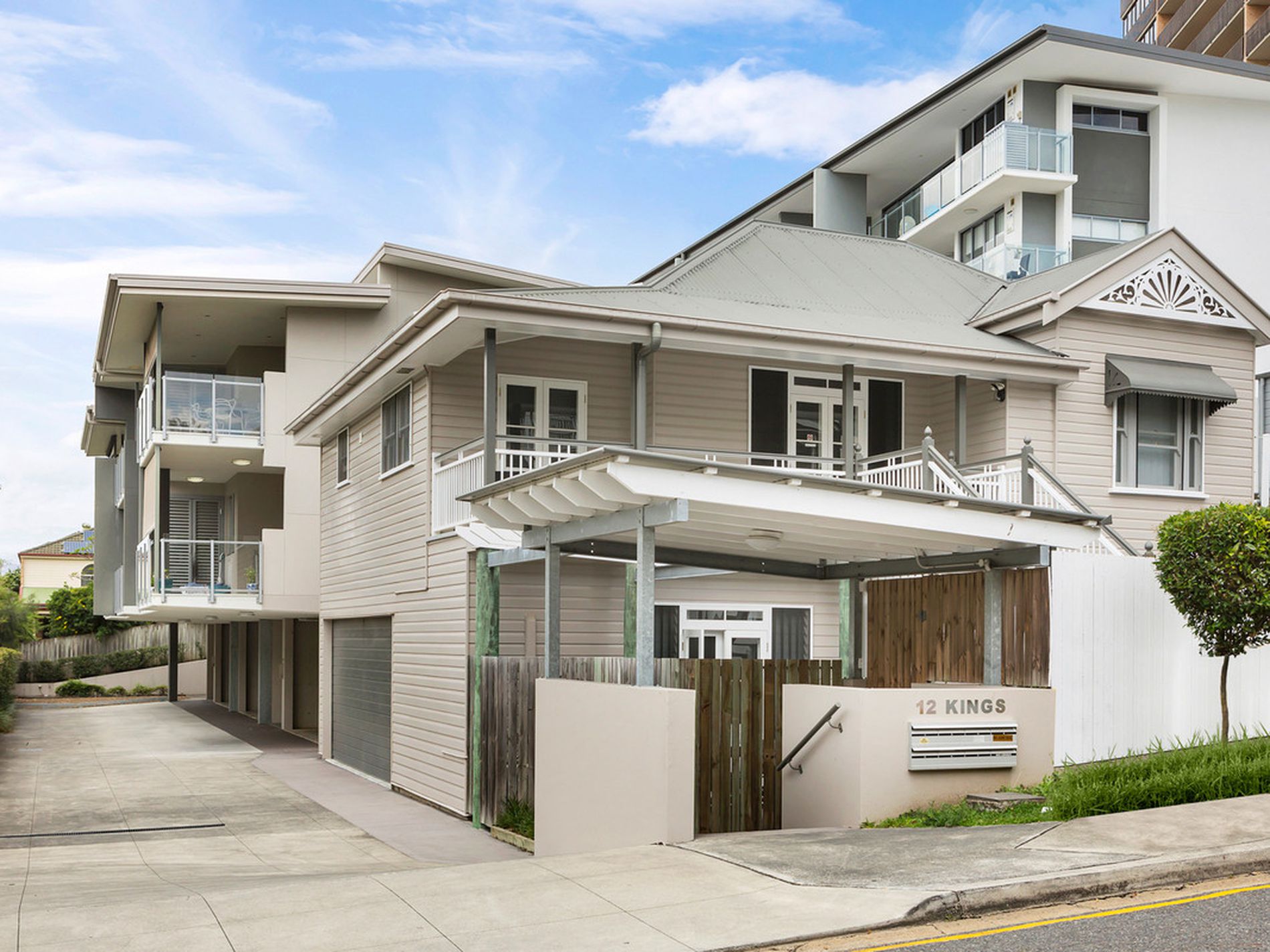 2 / 12 Kings Road, Taringa