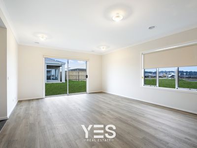 21 Whitestrand Road, Clyde North