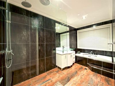60 Edinburgh Road, Benowa