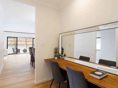 8 New York Way, Spring Mountain
