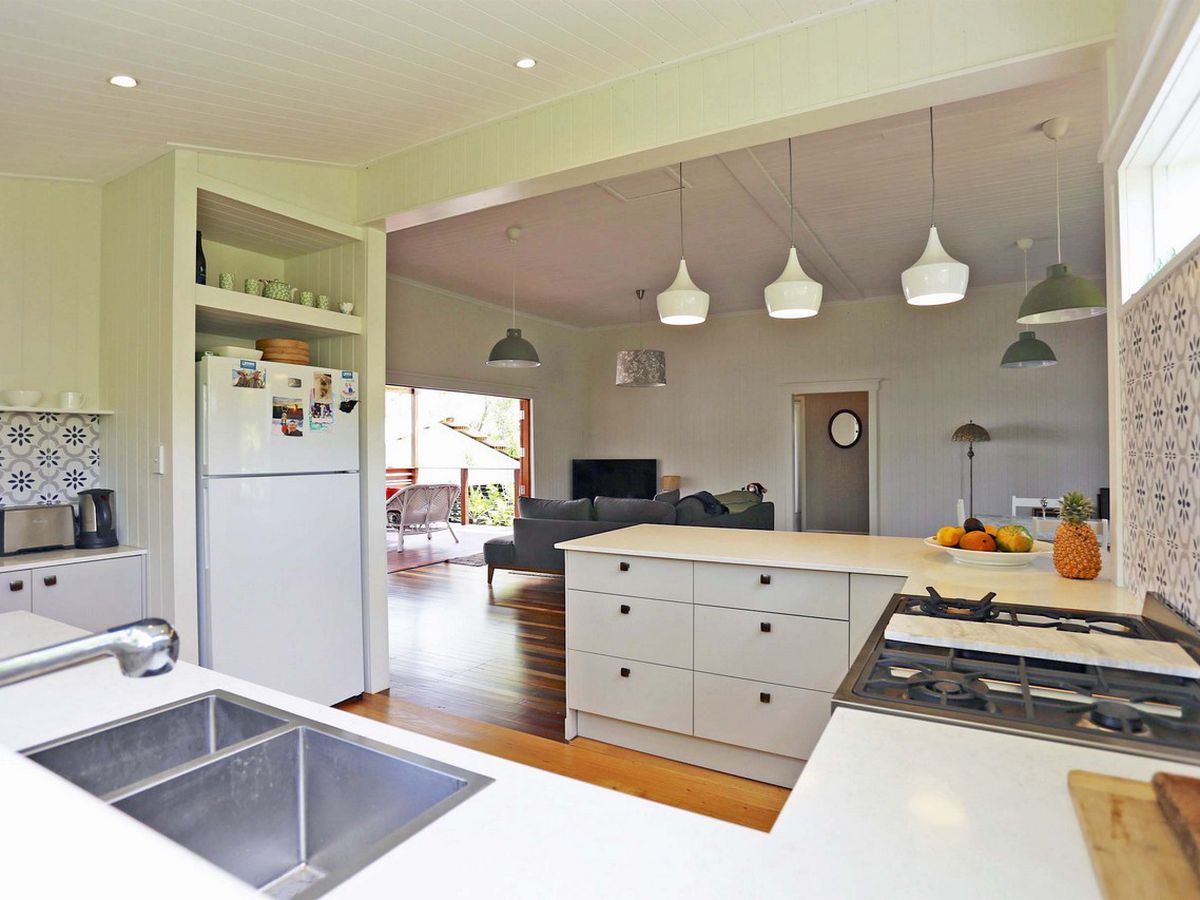 9 Downing Street, Malanda