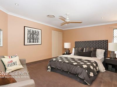 13 The Crescent, Underwood