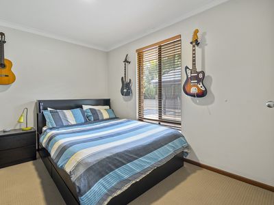 16 Nicholls Crescent, Bull Creek