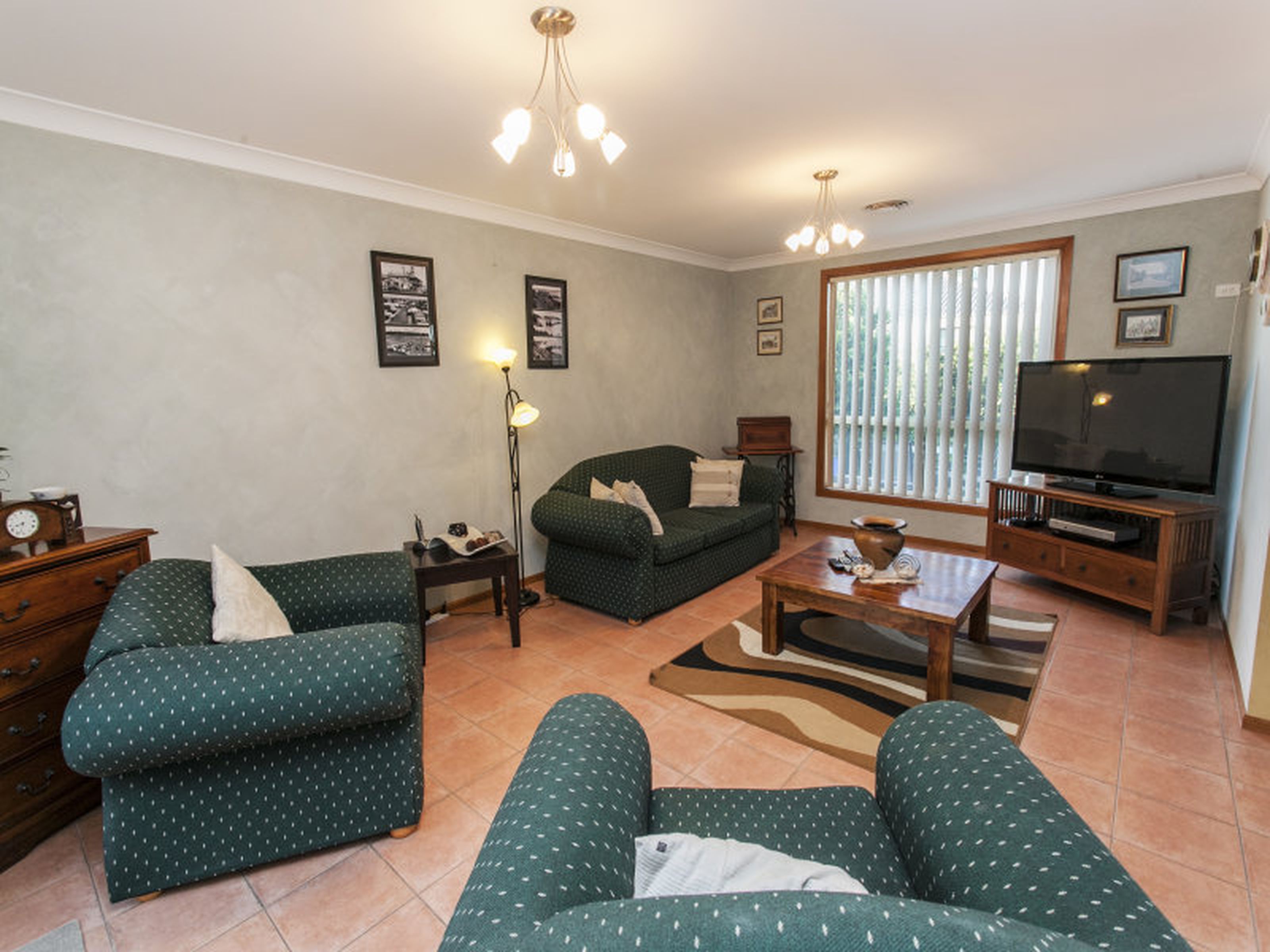 162 Ridgetop Drive, GLENMORE PARK