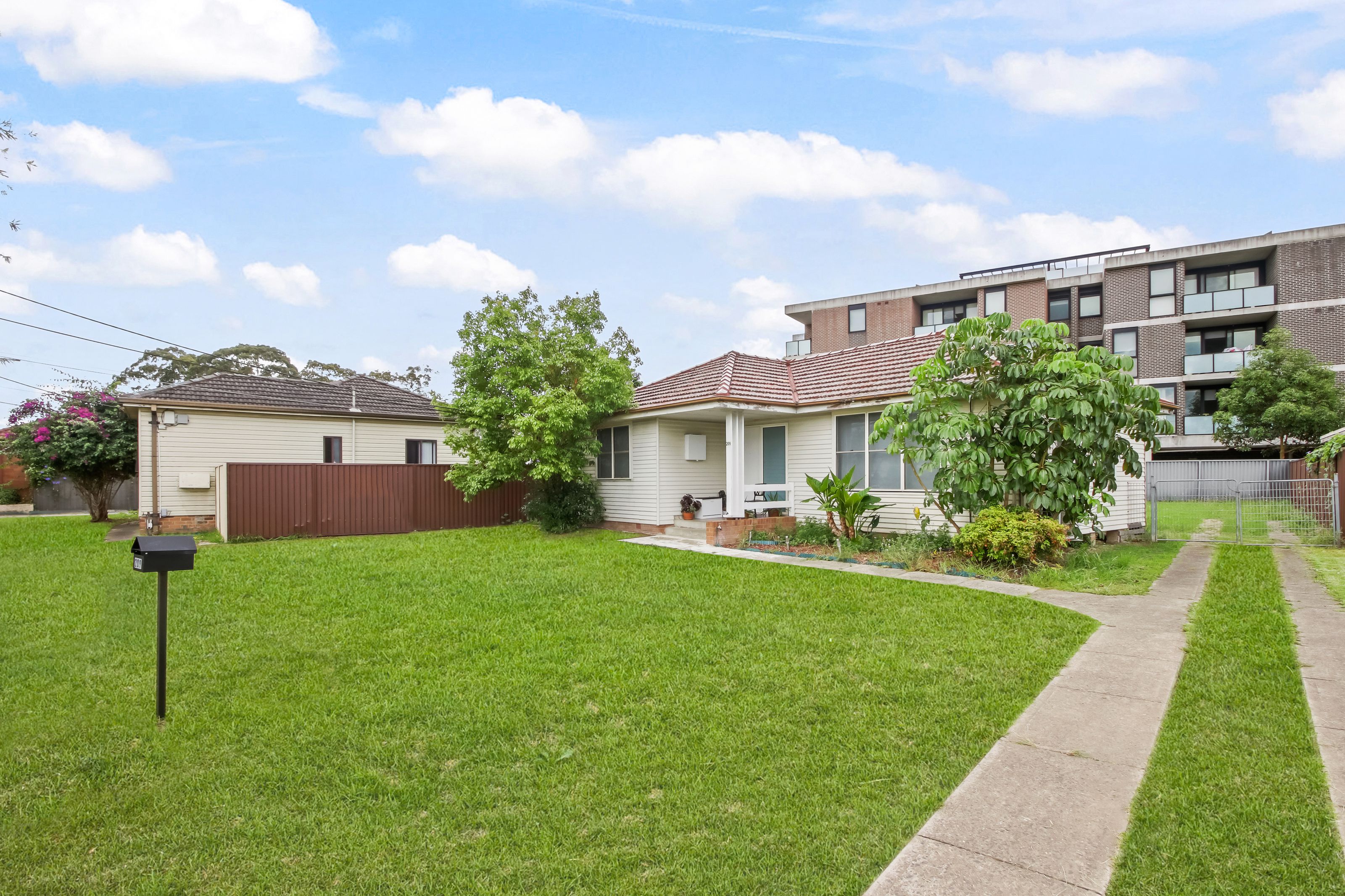 207-211 Hoxton Park Road, CARTWRIGHT