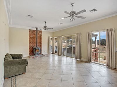5 Bruces Lane, Tyaak