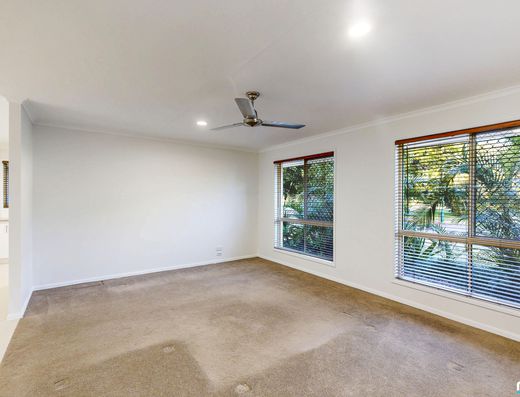 Spacious Family Living Opposite Tewantin Golf Course image 4