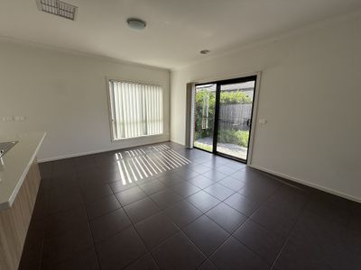 16 Hiddick Road, Point Cook