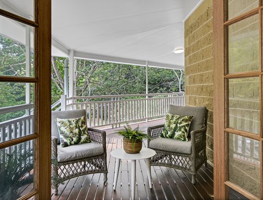 Well appointed upstairs residence in leafy surrounds image 23 Well appointed upstairs residence in leafy surrounds image 23