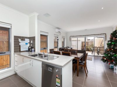 1 / 24C Billabong Court, Tarneit