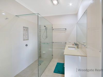 6 Rose Ct, Woodgate