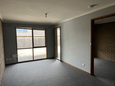 2 / 11 Beasley Avenue, Werribee