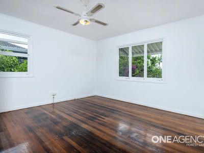 8 Sanderling St, Inala