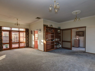 2 Hopkins Drive, Horsham