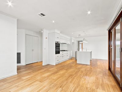 9 Yvette Close, Sale