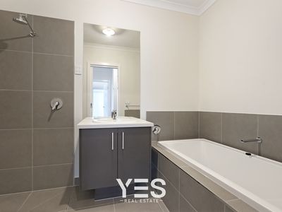 21 Whitestrand Road, Clyde North