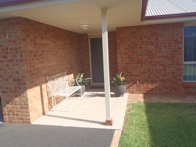4 / 5 John Brass Court, Dubbo