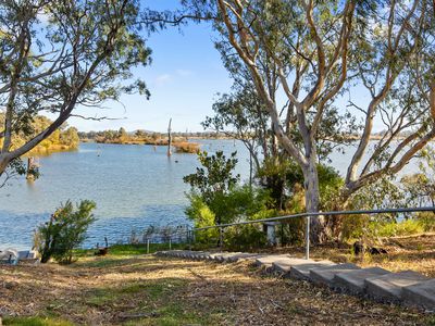 24 MCLEOD STREET, Kirwans Bridge