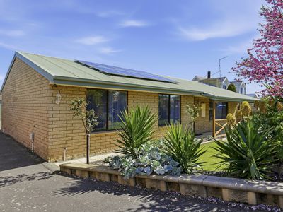 19 Gunn Parade, Low Head