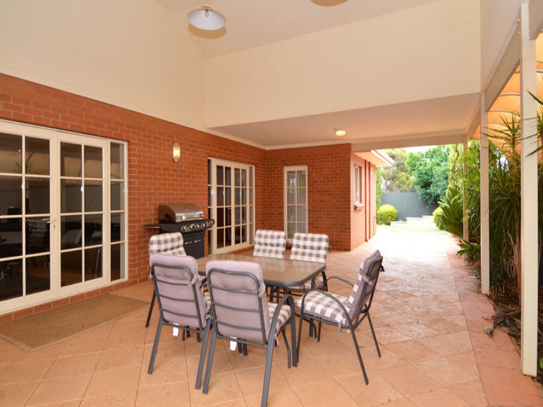 27 Quartermaine Street, Somerville