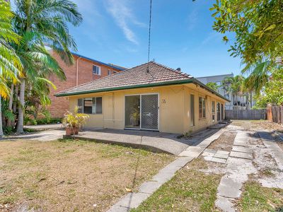 35 Back Street, Biggera Waters