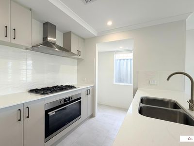 13 Magnolia Way, Lakelands