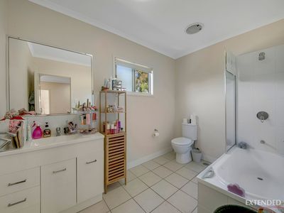 3 / 1 Collins Lane, Kin Kora