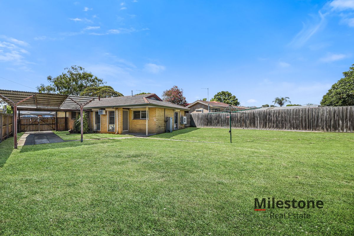 13 Fairbairn road, Cranbourne