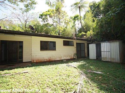 10 Meeroo Street, Kuranda