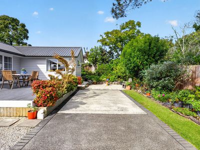 20 & 20A Brian Crescent, Stanmore Bay