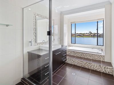 65 Wedgebill Parade, Burleigh Waters
