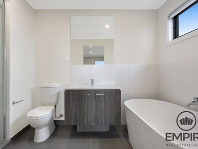 1 Gudali Walk, Clyde North
