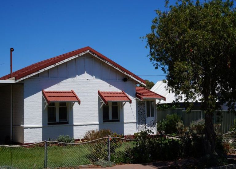 9 Young Street, Seacliff