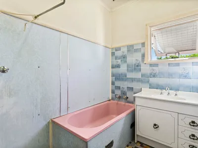 2 Tims Crescent, Guildford